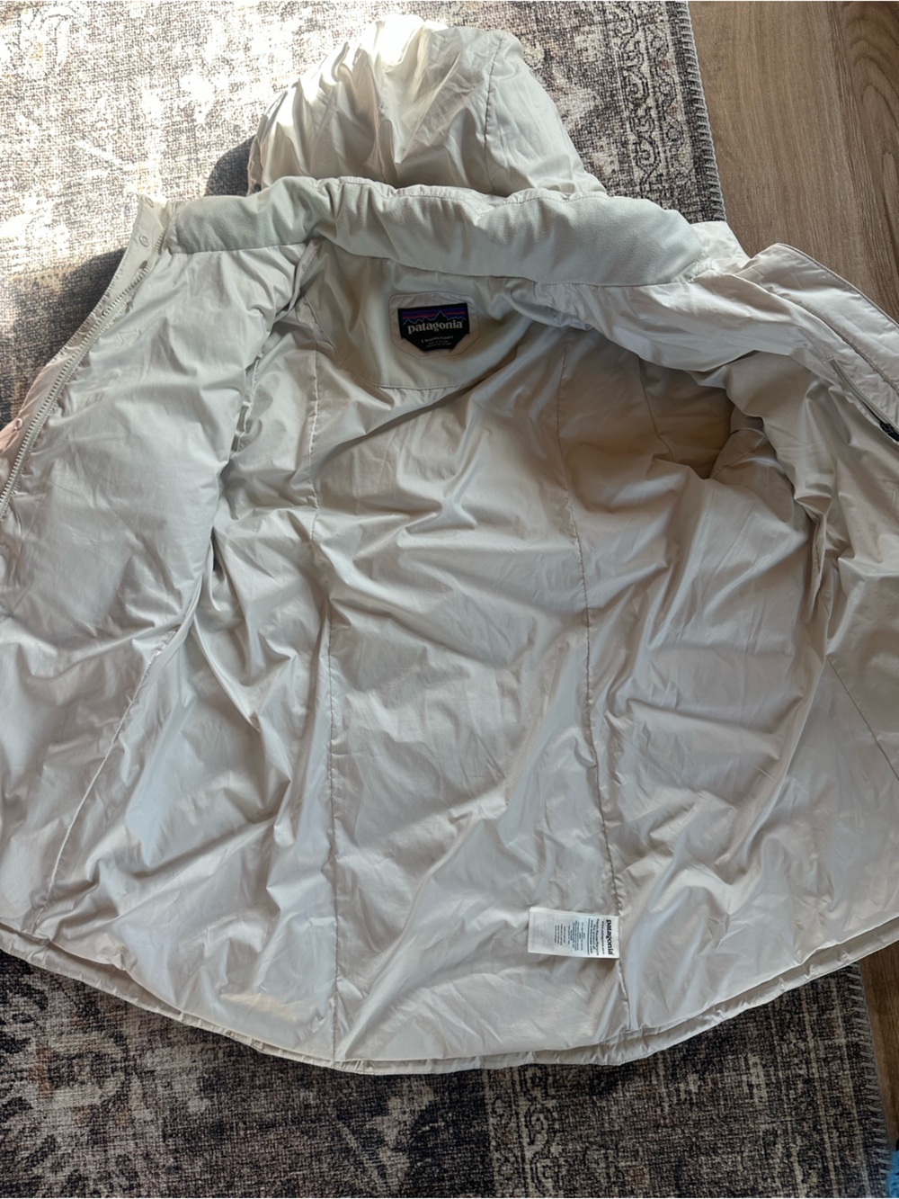 Patagonia Women’s Hooded Puffer Jacket – Size Large – Ivory/Cream SZ L - Picture 6 of 10